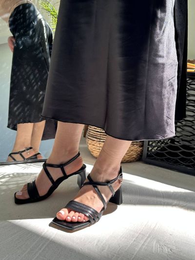 Босоніжки на підборах Piuri