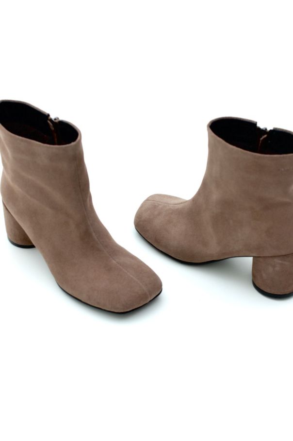 Черевики на підборі замшеві