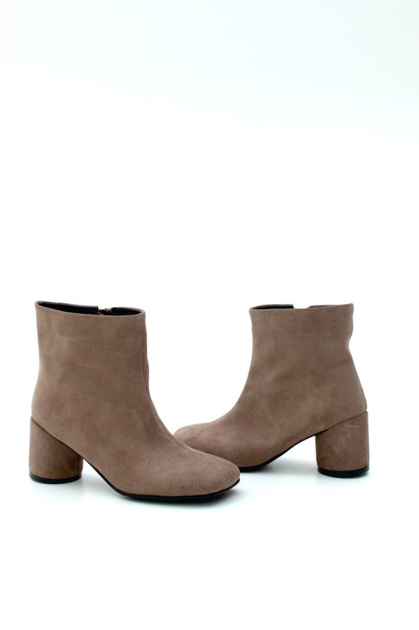 Черевики на підборі замшеві