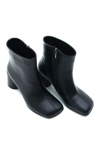 Черевики на підборі шкіряні