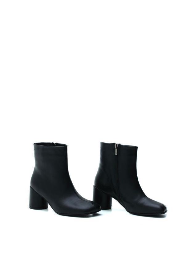 Черевики на підборі шкіряні