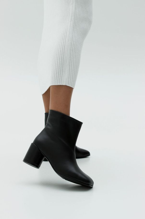 Черевики на підборі шкіряні