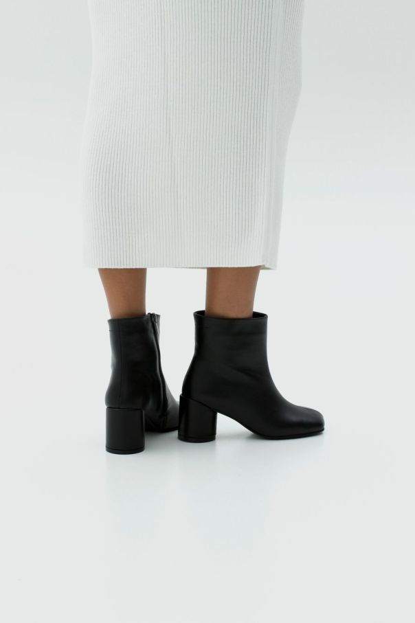 Черевики на підборі шкіряні